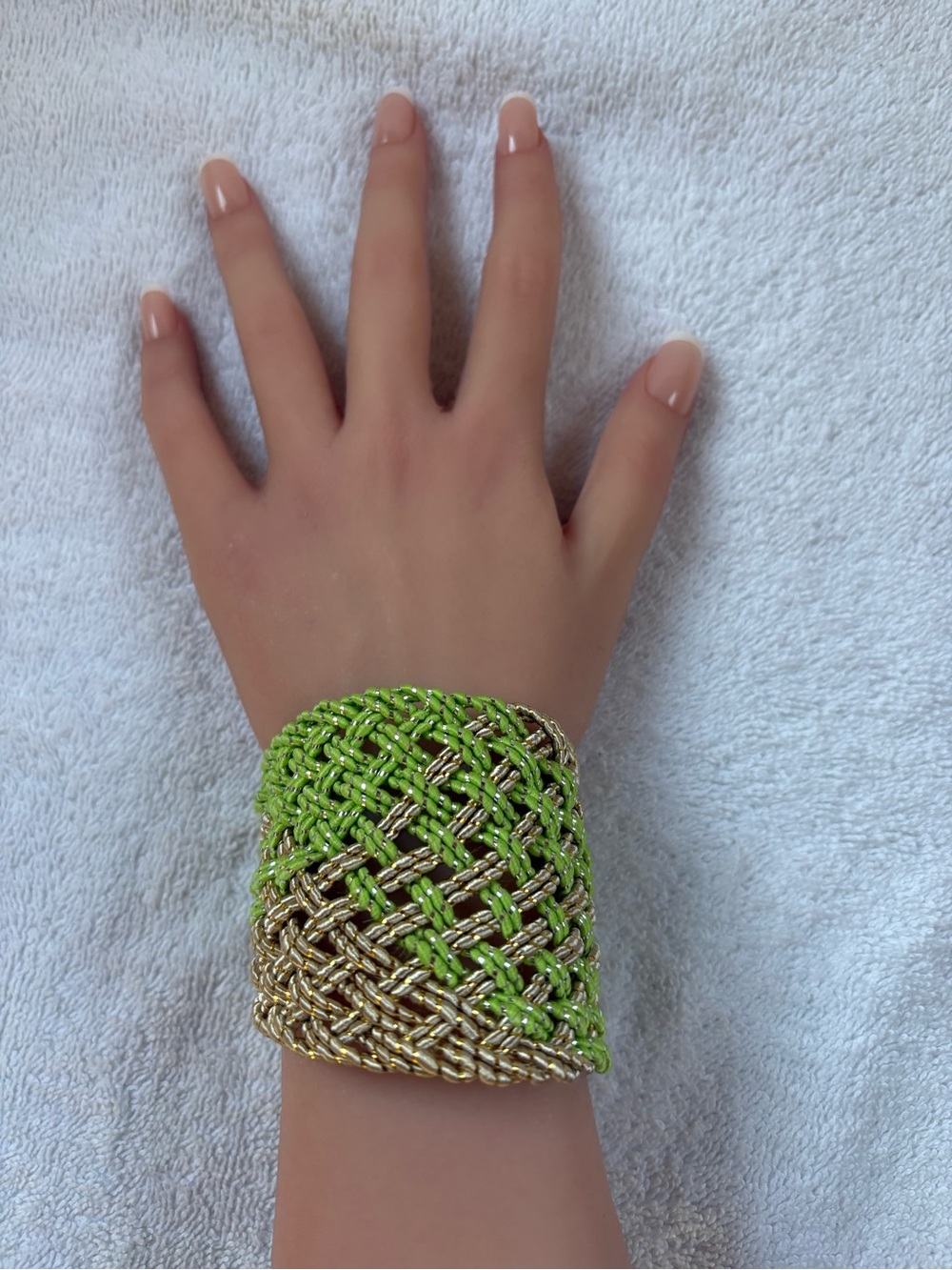 Wide Green and Gold Woven Cuff Bracelet - Bracelet vert et or